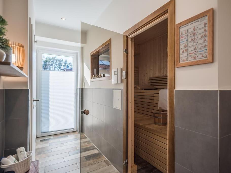 5 Sterne-Ferienhaus Eisvogel Am See Mit Sauna Und Kamin Krakow am See Luaran gambar