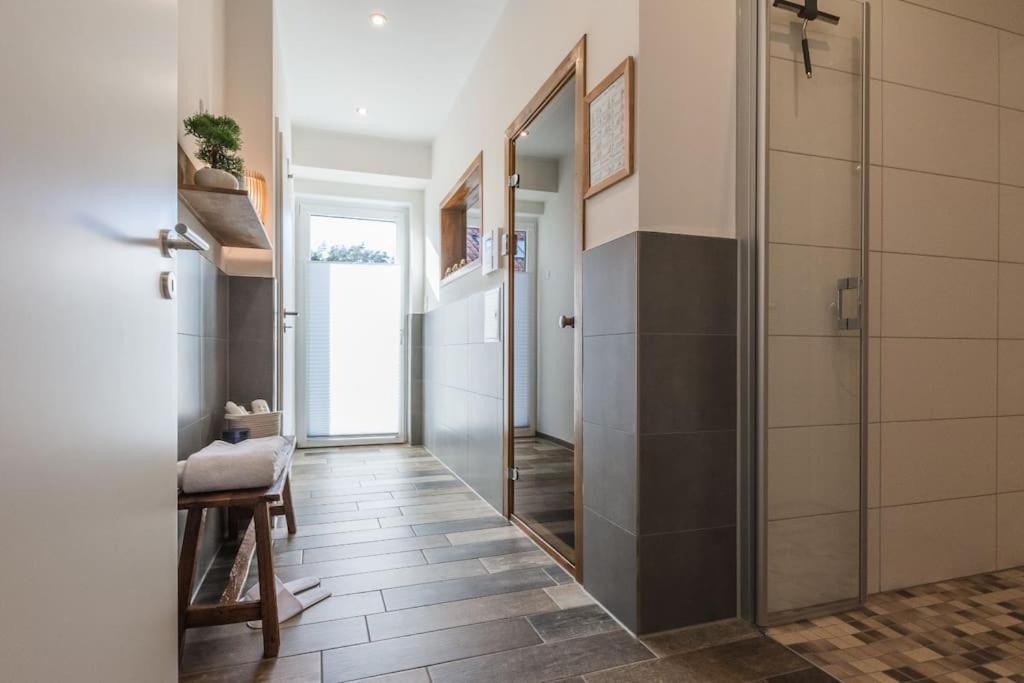5 Sterne-Ferienhaus Eisvogel Am See Mit Sauna Und Kamin Krakow am See Luaran gambar