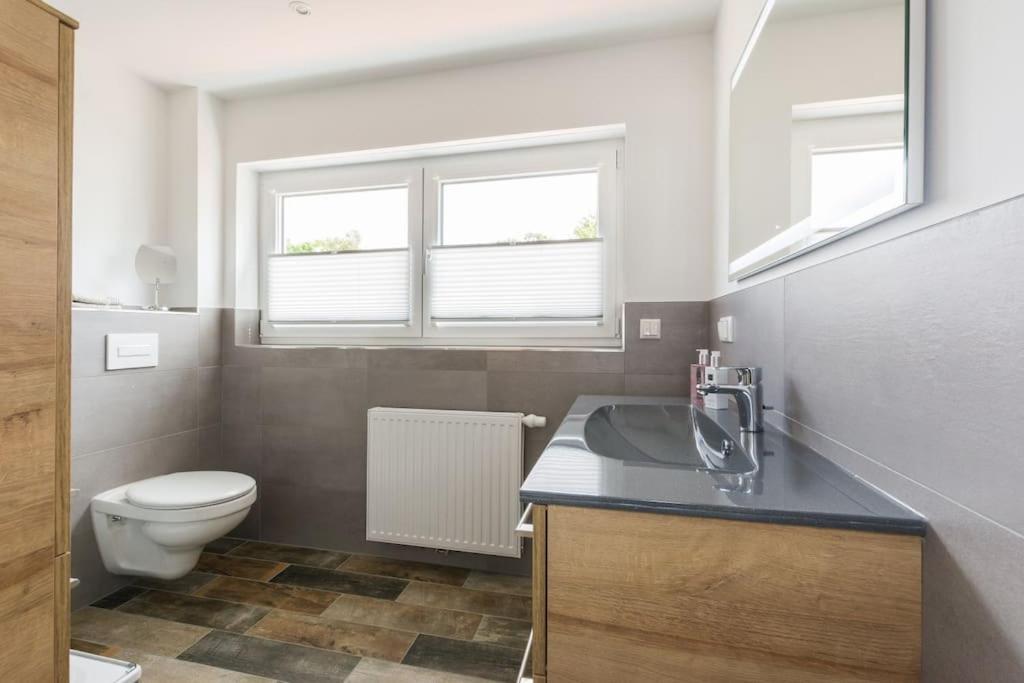 5 Sterne-Ferienhaus Eisvogel Am See Mit Sauna Und Kamin Krakow am See Luaran gambar